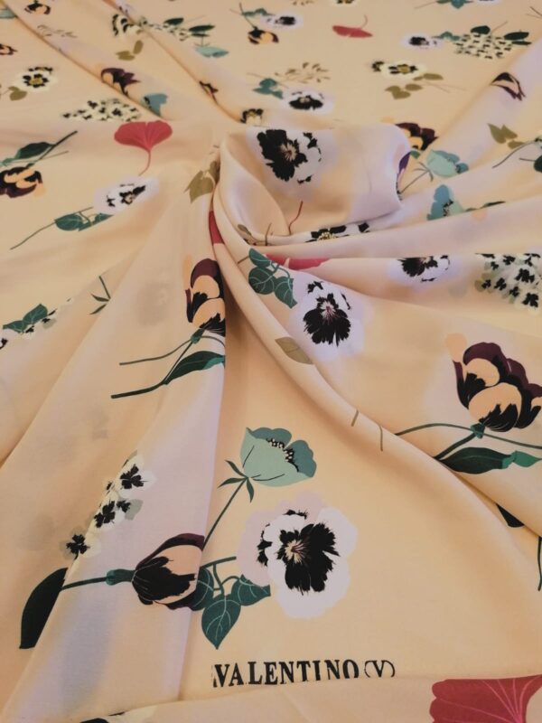 Tesatura din matase naturala - crepe de chine design floral, Roz piersiciu - imagine 9