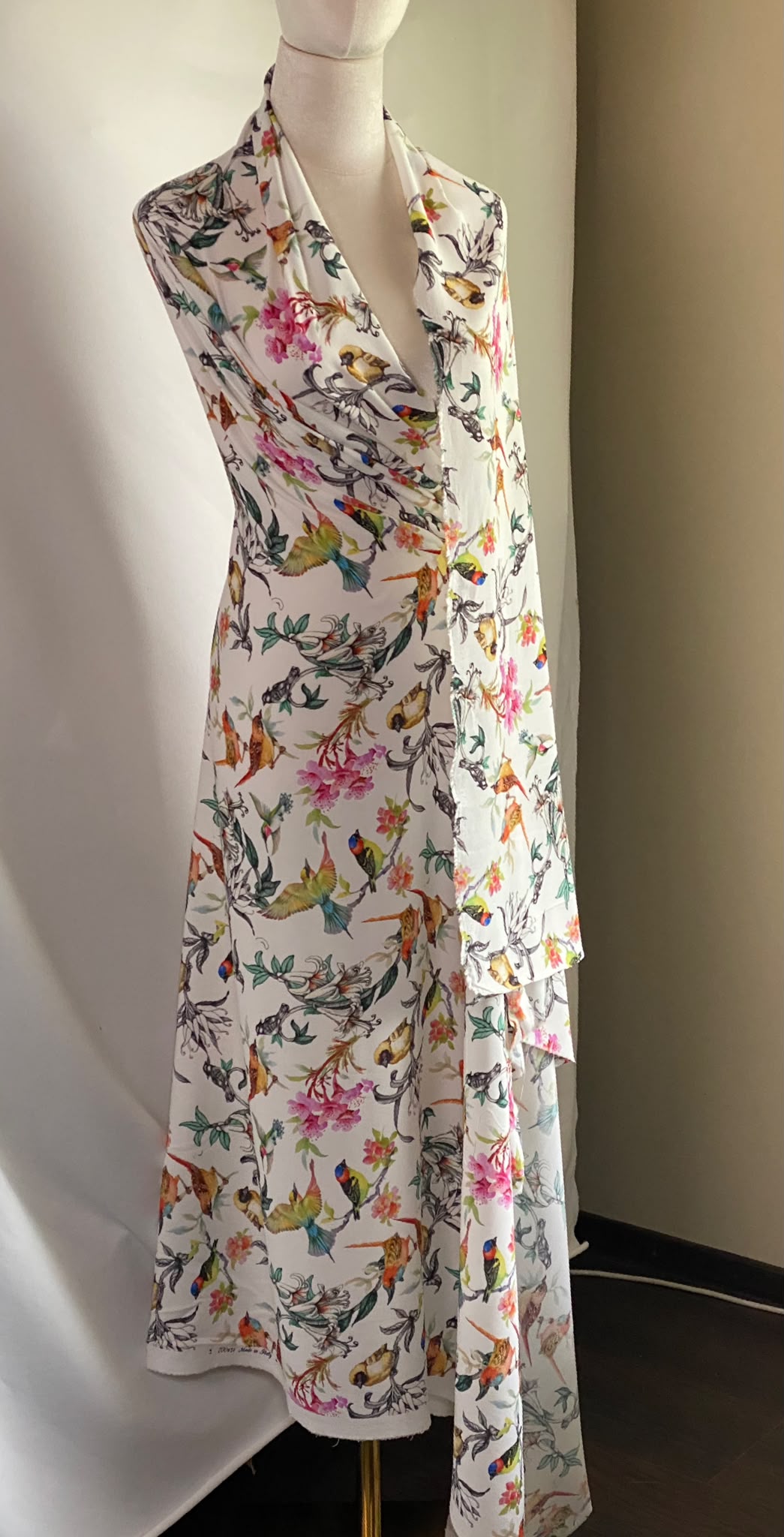 Tesatura marocaine din viscoza - imprimeu cu pasari si flori, Multicolor - imagine 3