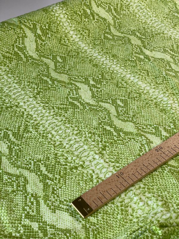 Tesatura jerse din viscoza - design crocodile print, Verde