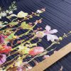 Tesatura voal jacquard din matase naturala cu bordura cu flori pe o latura