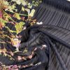 Tesatura voal jacquard din matase naturala cu bordura cu flori pe o latura