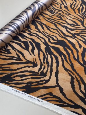 Tesatura crepe de chine din matase naturala - design animal print, Maro - Negru