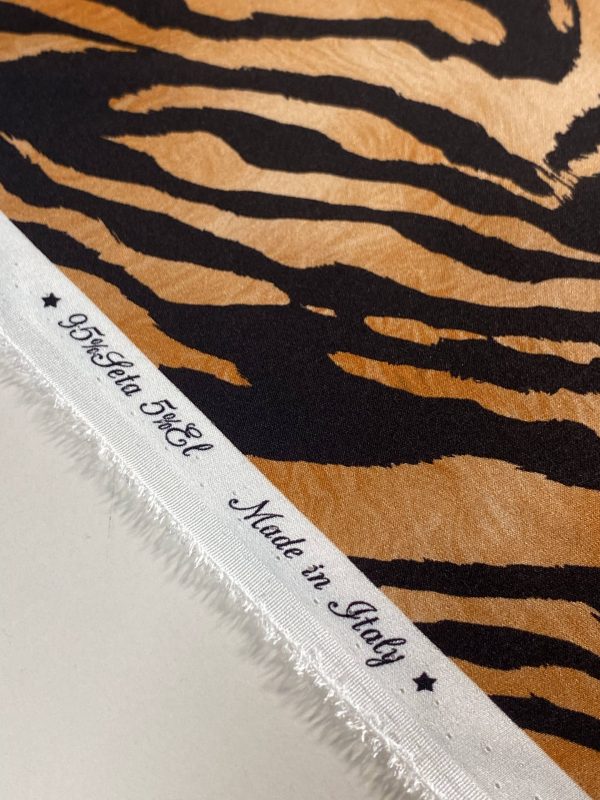 Tesatura crepe de chine din matase naturala - design animal print, Maro - Negru