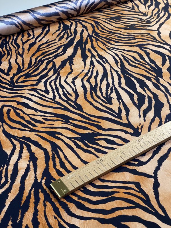 Tesatura crepe de chine din matase naturala - design animal print, Maro - Negru