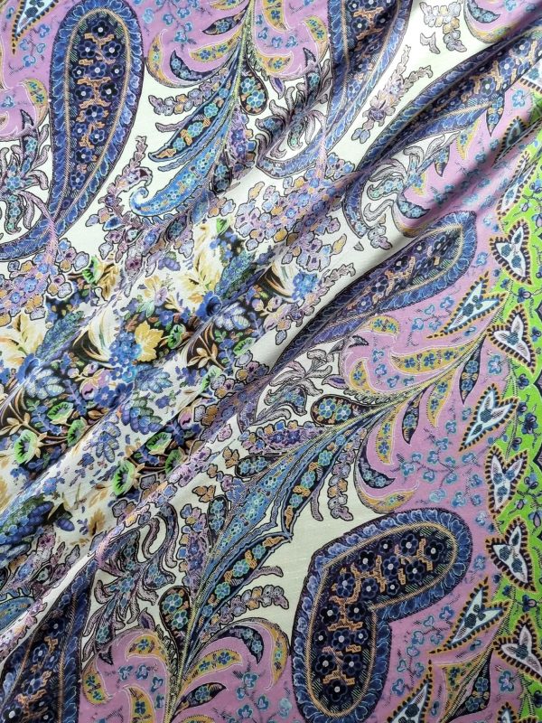 Tesatura din matase naturala cu viscoza  - tip panouri mici cu bordura  design floral și motive paisley,  Multicolor