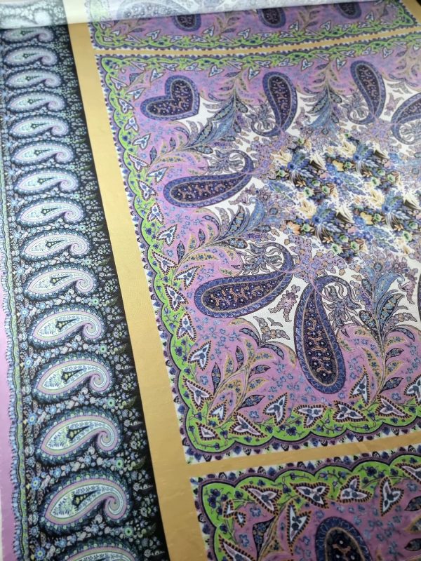 Tesatura din matase naturala cu viscoza  - tip panouri mici cu bordura  design floral și motive paisley,  Multicolor