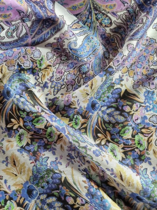 Tesatura din matase naturala cu viscoza  - tip panouri mici cu bordura  design floral și motive paisley,  Multicolor