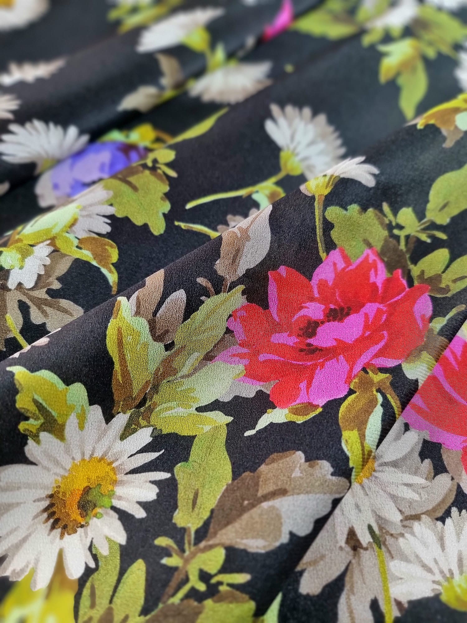 Tesatura din mătase naturala,  crepe de chine - design floral, Multicolor