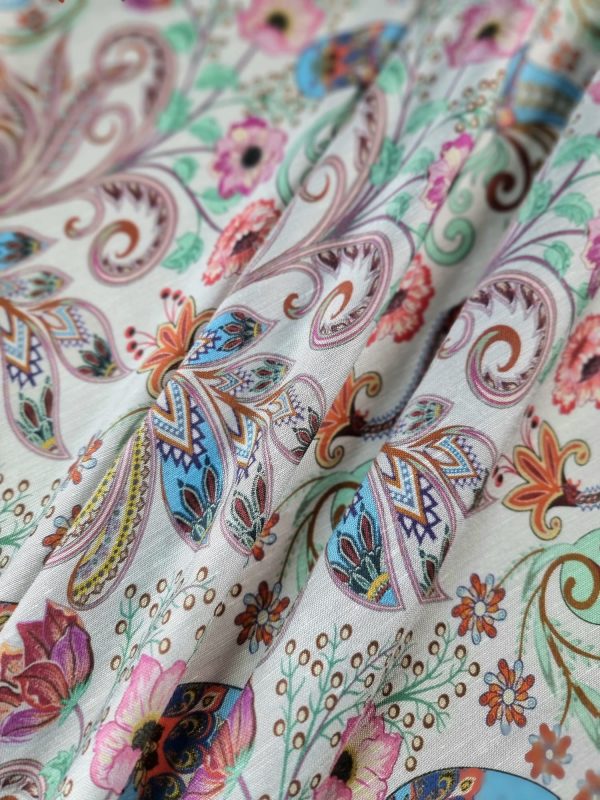 Tesatura din mătase naturala cu viscoza - motive paisley si design floral, Multicolor