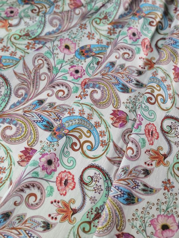 Tesatura din mătase naturala cu viscoza - motive paisley si design floral, Multicolor