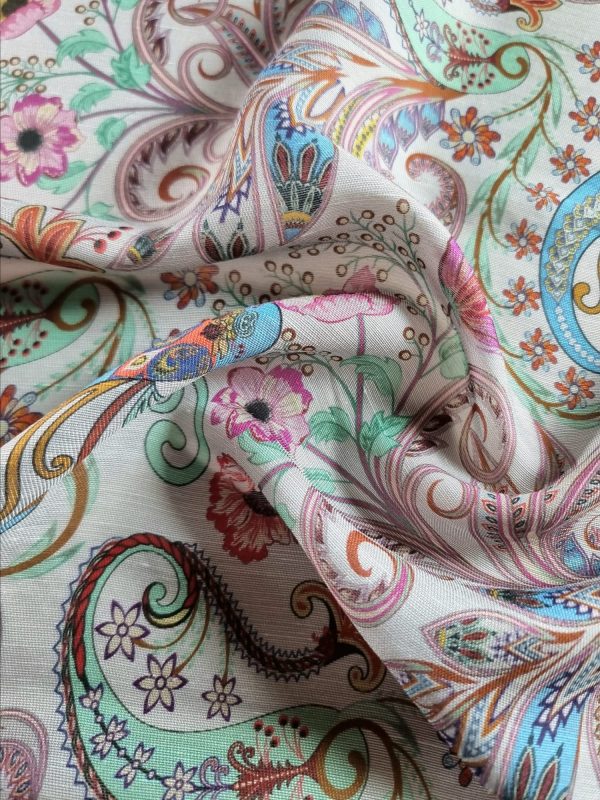 Tesatura din mătase naturala cu viscoza - motive paisley si design floral, Multicolor