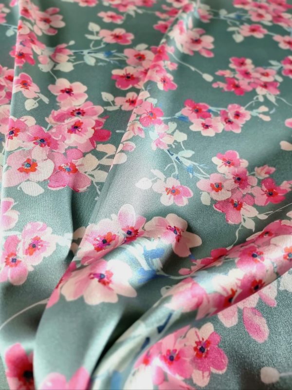 Tesatura dublu crepe din mătase -  design floral, Vernil - Cyclamen