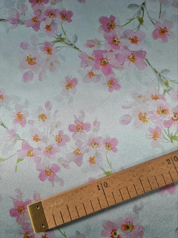 Tesatura dublu crepe din matase naturala -  design floral, Roz pastel - Vernil deschis