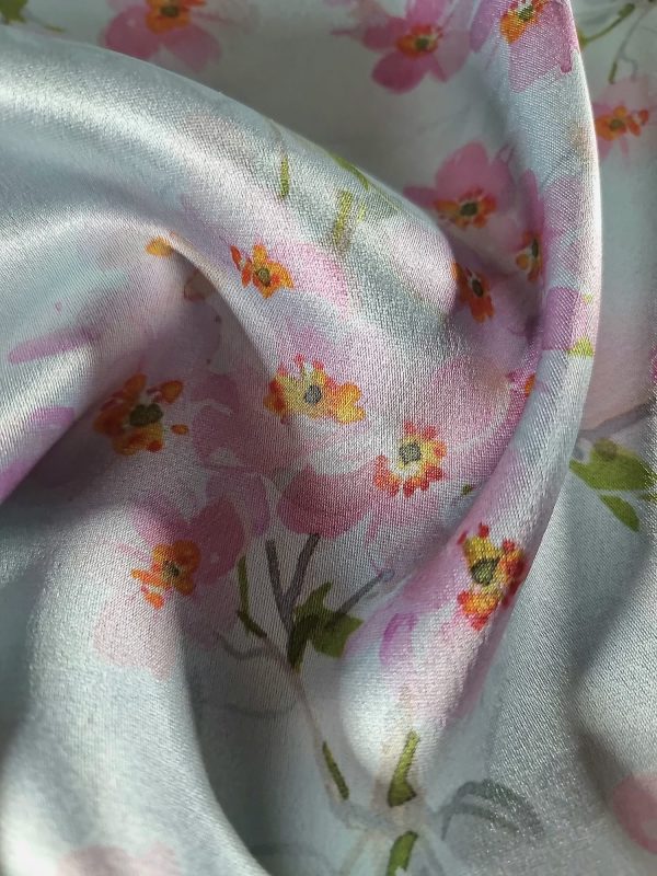 Tesatura dublu crepe din matase naturala -  design floral, Roz pastel - Vernil deschis