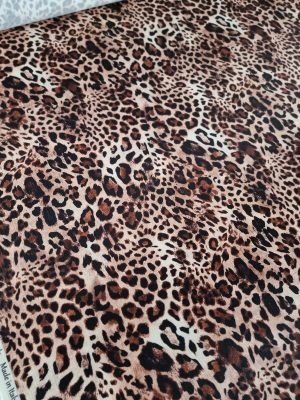 Tesatura gofrata din matase naturala cu lână și elastan - design animal print, Maro - Roscat