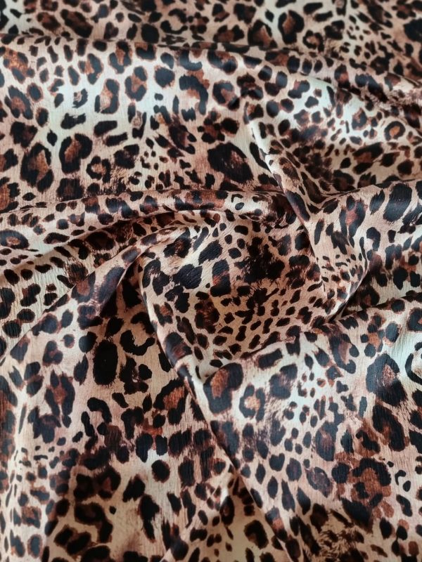 Tesatura gofrata din matase naturala cu lână și elastan - design animal print, Maro - Roscat