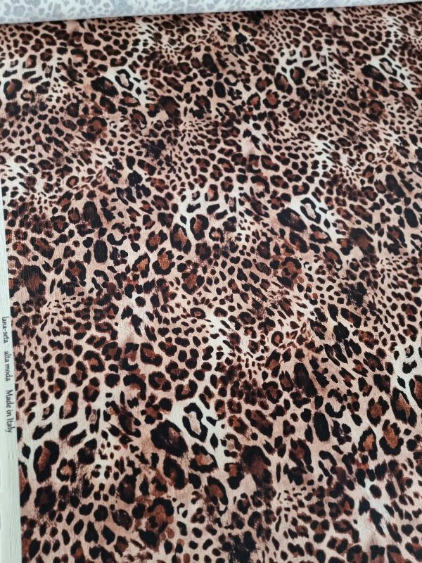 Tesatura gofrata din matase naturala cu lână și elastan - design animal print, Maro - Roscat