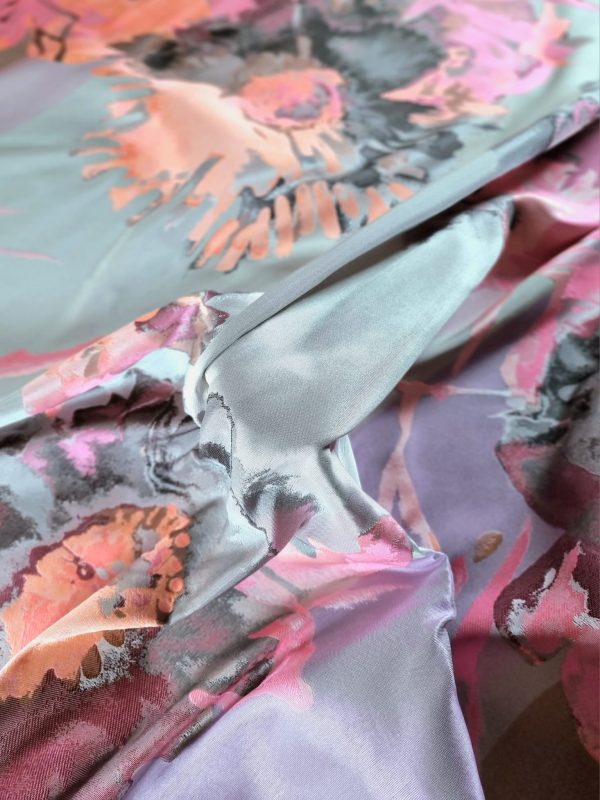 Tesatura jacquard cameleon - design floral, Roz - Gri - Piersiciu , Fond pastel