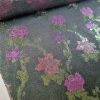 Tesatura jacquard cu suprafața metalizata - design floral, Roz - Cyclamen - Verde închis