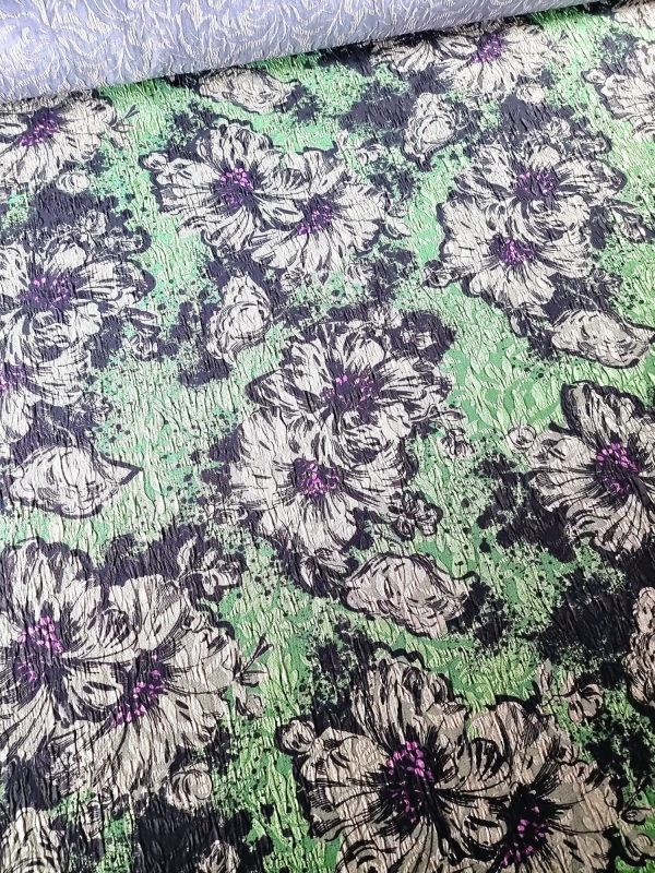 Tesatura jacquard gofrat - design floral, Verde - Negru  - Lila