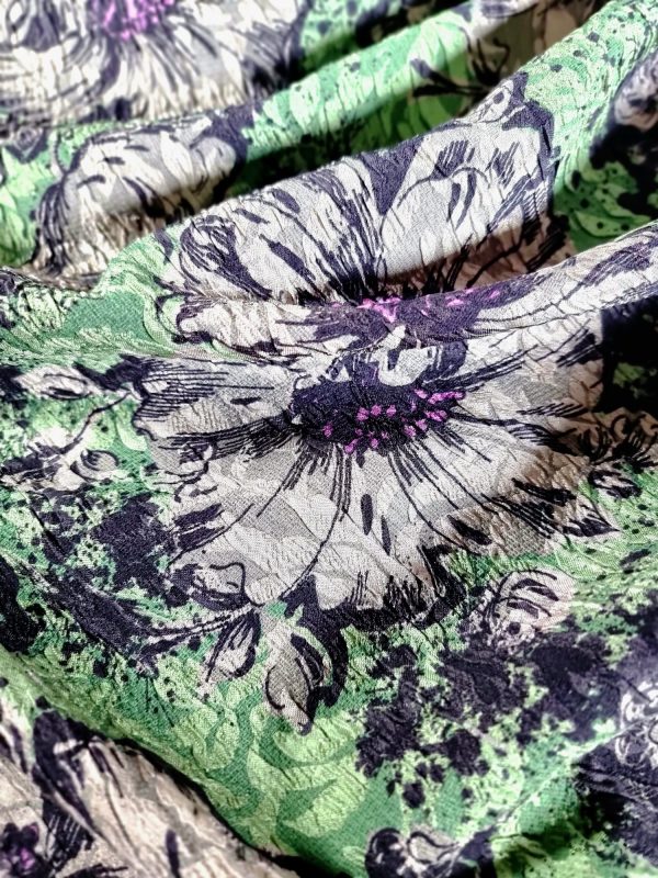 Tesatura jacquard gofrat - design floral, Verde - Negru  - Lila