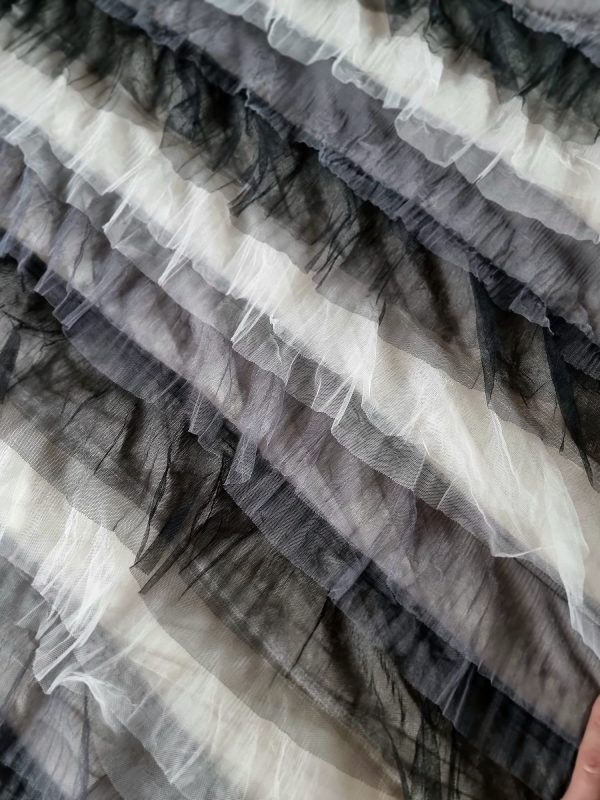 Tesatura tulle cu volane , Negru, Gri , Alb