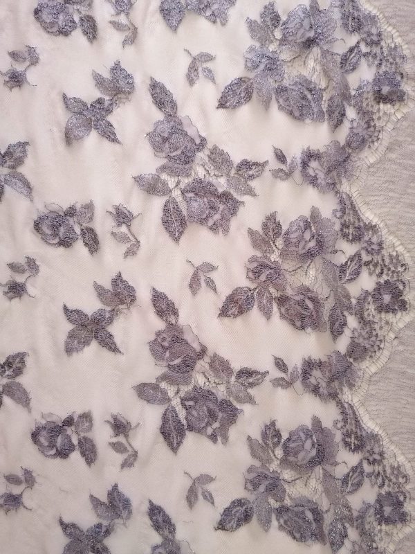 Dantelă chantilly