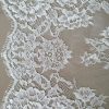Dantelă chantilly - design floral, Alb fildes