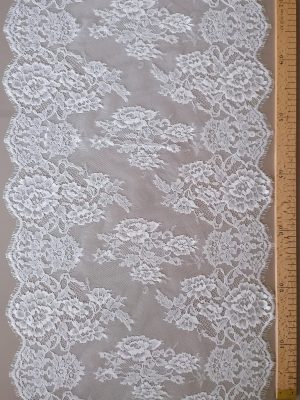 Dantelă chantilly - design floral, Alb fildes