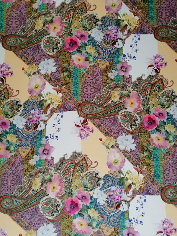 Tesatura din viscoza - dublu crepe cu motive paisley si design floral, Multicolor