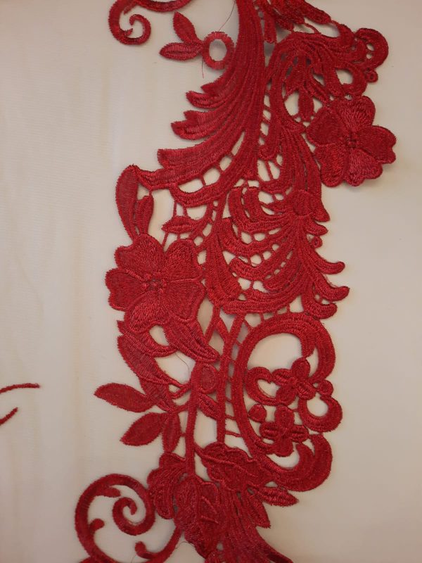 Tesatura brodata pe suport tulle si fir de lurex - desing floral, Rosu