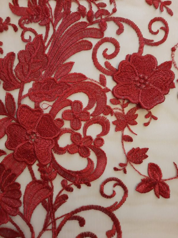Tesatura brodata pe suport tulle si fir de lurex - desing floral, Rosu