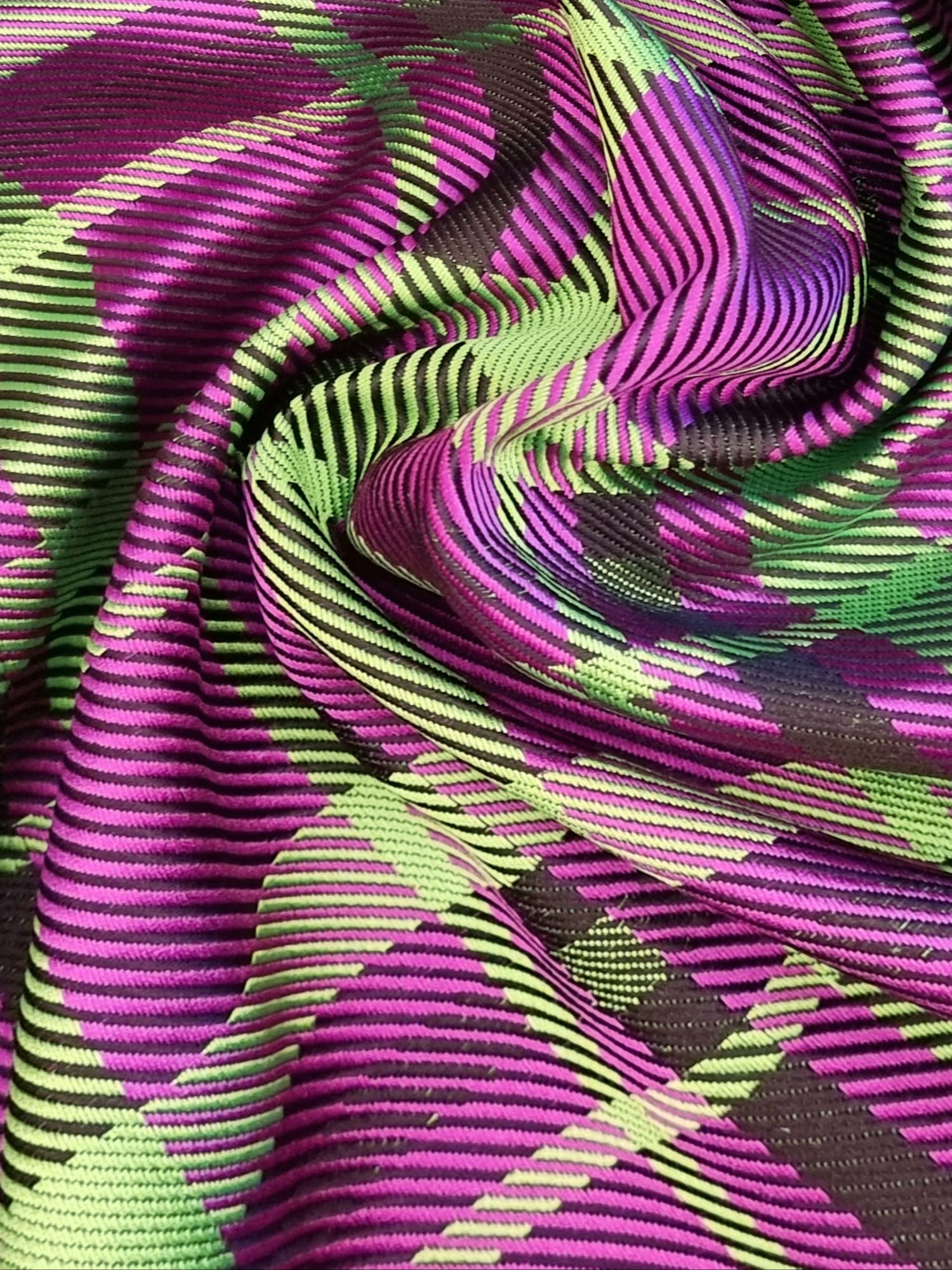 Tesatura jacquard - tafta design fantezie geometric, violet-verde