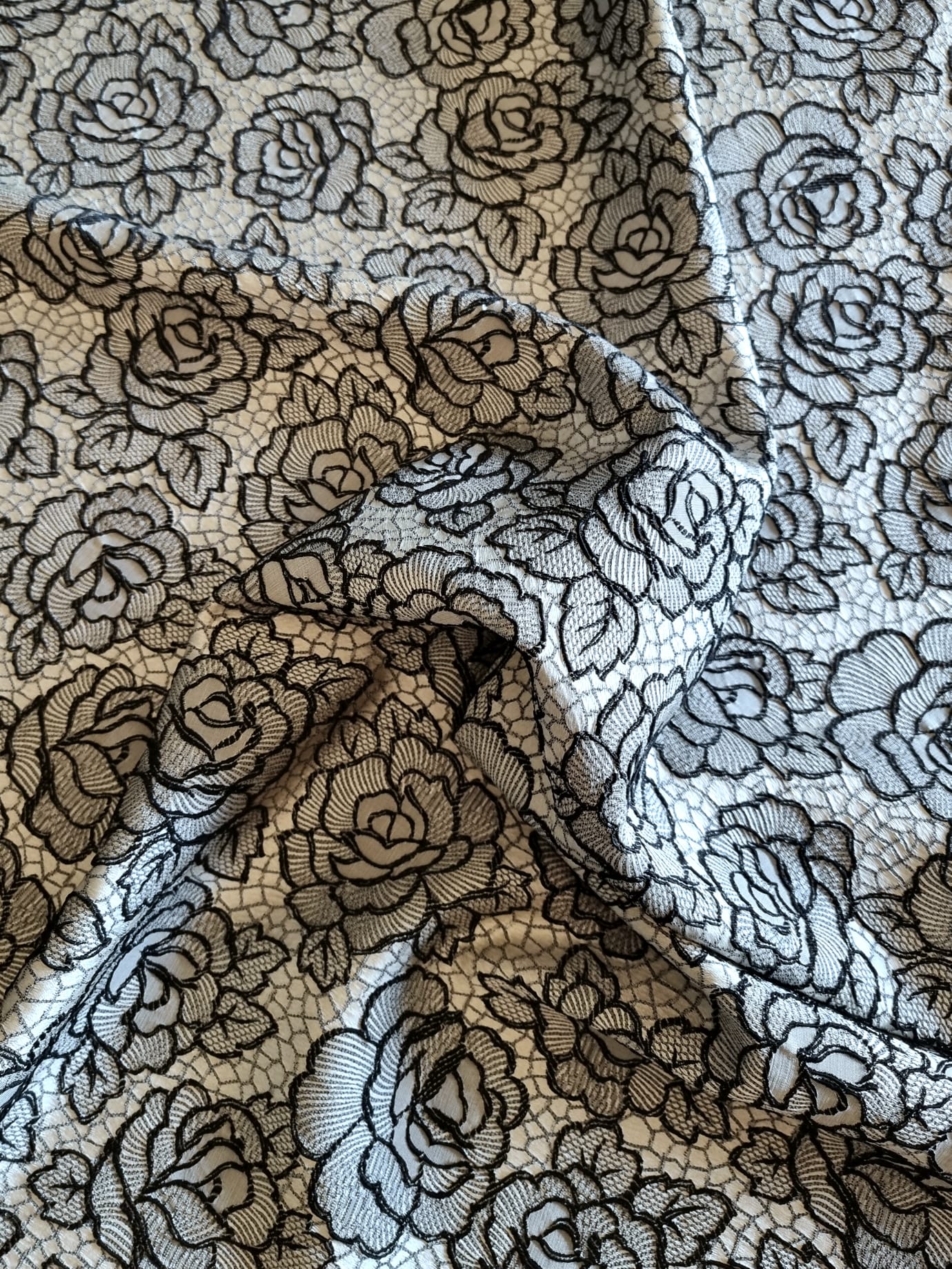 Tesatura Jacquard  din viscoza si bumbac, panou cu design floral , Gri - Bej - Negru