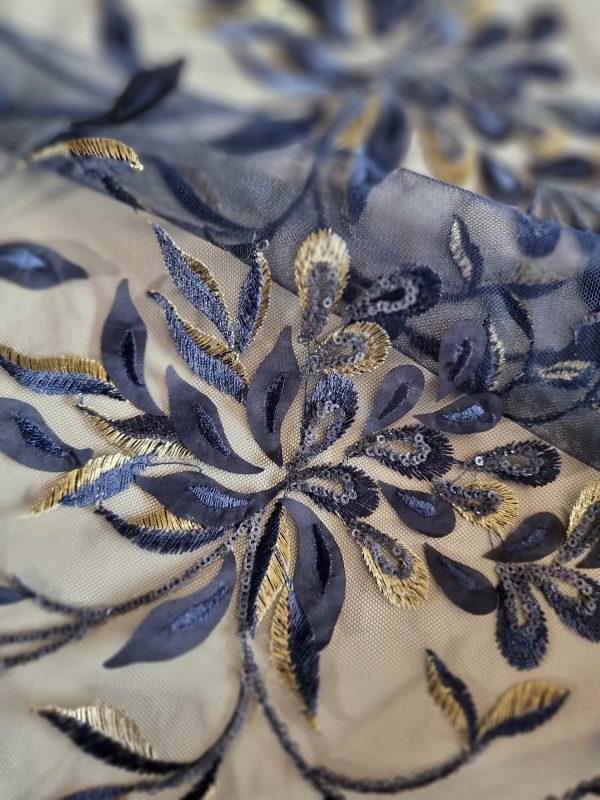 Tesatura cu broderie pe tulle - design floral, Bleumarin - Auriu