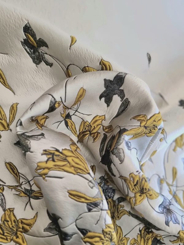 Jacquard floral cu fir de lurex