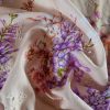 Tesatura din bumbac brodat si imprimat cu glicina - design floral