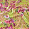 Țesătură cu suprafața paietata și imprimata floral pe fond galben