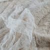 Dantela fina Chantilly - design floral , Alb fildes