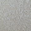 Dantela fina Chantilly - design floral , Alb fildes - imagine 4