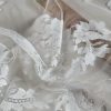 Dantela Chantilly  - design floral, Alb - imagine 5