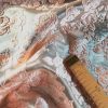 Tesatura jacquard cu trandafiri stilizati și fir de lurex inserat, Roz dulce/Auriu patinat - imagine 3