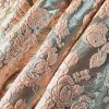 Tesatura jacquard cu trandafiri stilizati și fir de lurex inserat, Roz dulce/Auriu patinat - imagine 4