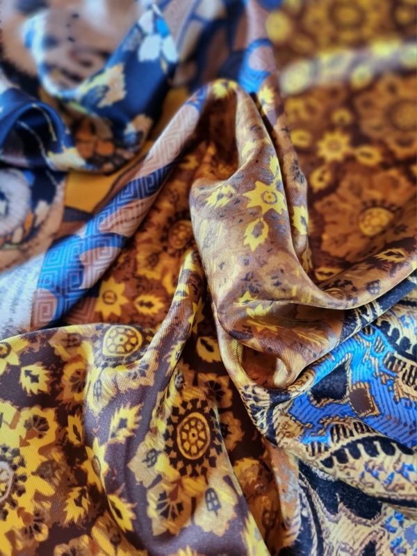 Tesatura twill din matase naturala - design cu bordură laterala și motive etno, Albastru Bej Mustar - imagine 4