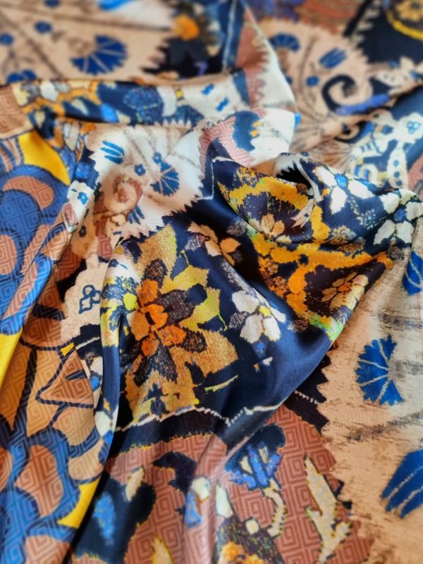 Tesatura twill din matase naturala - design cu bordură laterala și motive etno, Albastru Bej Mustar - imagine 3