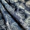 Țesătură din In cu broderie - frunze ginkgo biloba, Bleumarin Alb - imagine 5