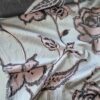 Tesatura jacquard - imprimeu cu flori gigant și reliefate, Roz - Ivoire - Gri - imagine 9
