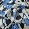 Tesatura twill din matase naturala - design floral schitat, Ivoire Albastru Negru