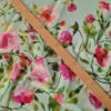 Tesatura voal georgette tip panou din matase naturala cu Imprimeu floral pe nuanțe de roz și fond verde fistic - imagine 2