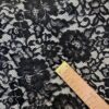 Dantela Chantilly cu design floral , Negru - imagine 7